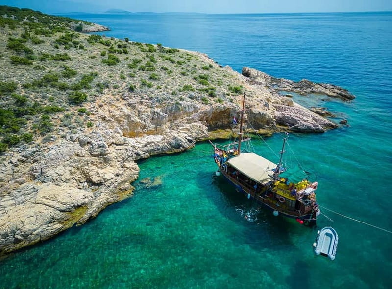 Krk : Sailing along the coasts of island Krk and Plavnik - Where you meet, and what boarding feels like