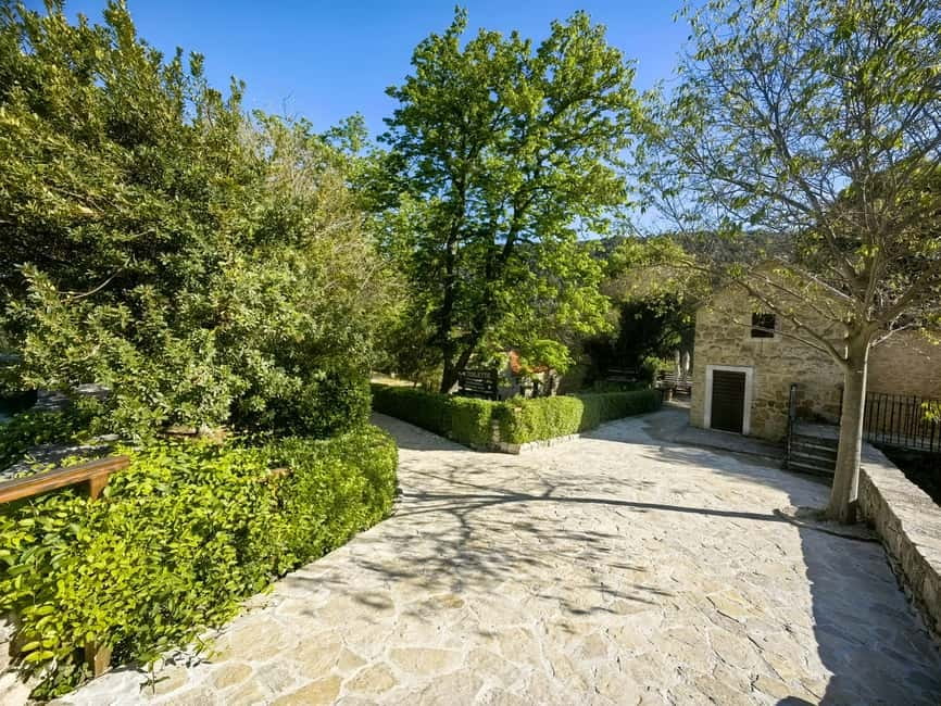 Krka waterfalls tour with lunch from Split - Farm-to-table lunch and wine in a local village stop