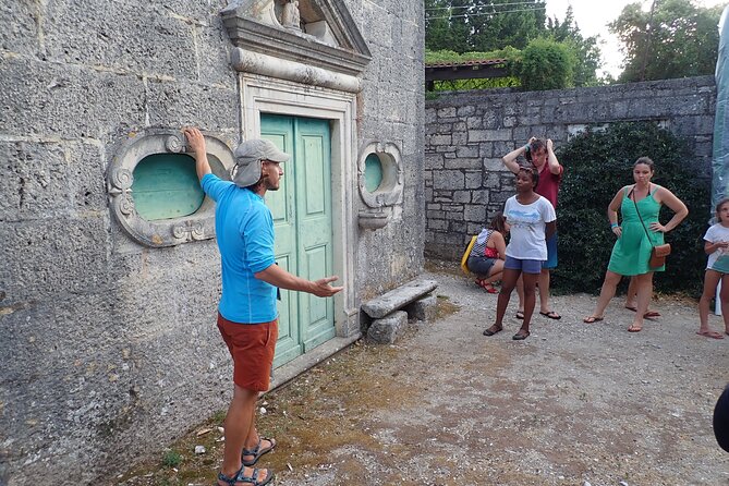 Lumbarda-Sunset Kayaking Experience with picnic: Wine and Sweets - Island Stop 1: Vrnik and the Quarrying Story