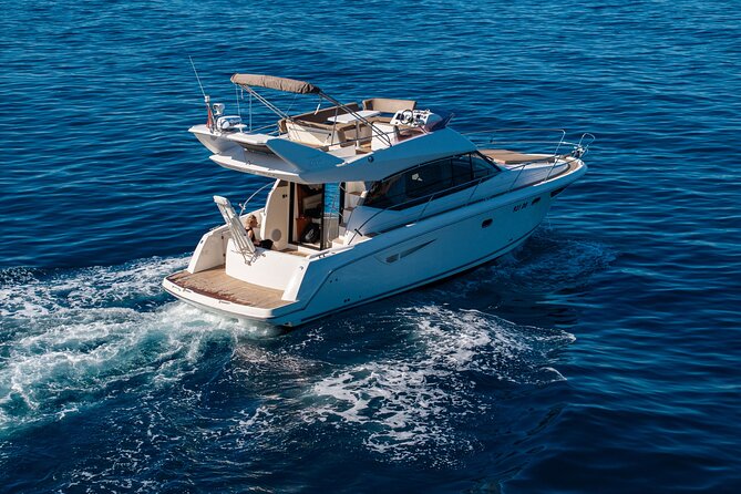 Luxury sunset cruise in Dubrovnik - Crew quality: the difference between nice and memorable