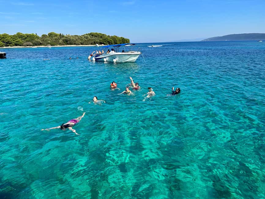 Magnific blue lagoon,speed boat towels included - Quick packing list that prevents day-of headaches