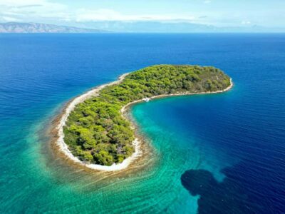 2-Island Escape – Hvar, Blue Lagoon & Cliff Jumps