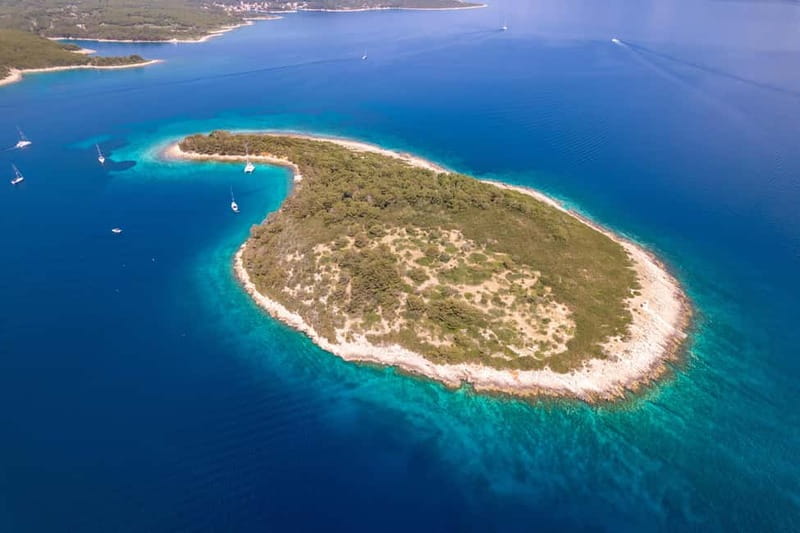 Makarska: 3-island Speedboat Cave & Blue Lagoon Tour - Zečevo Island Blue Lagoon, snorkeling and a waterfront bar stop