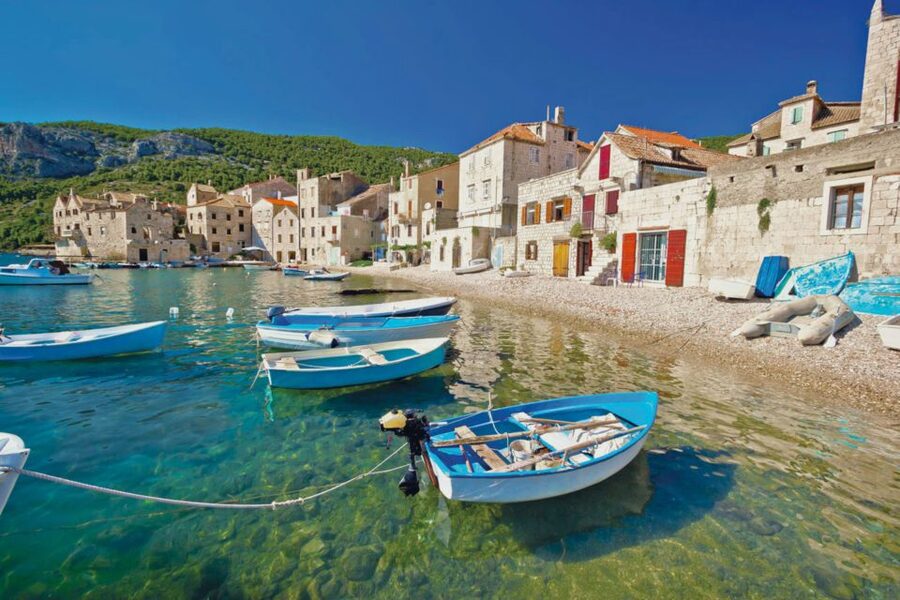 Makarska: 5-Islands Tour, Blue Cave, Vis, Hvar & Brač - Vis Island: Komiža for coffee, then Stiniva for those dramatic cliffs
