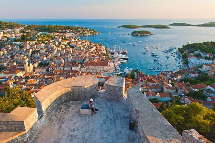 Makarska: 5-Islands Tour, Blue Cave, Vis, Hvar & Brač - Pakleni Islands: the included swim and snorkeling moment