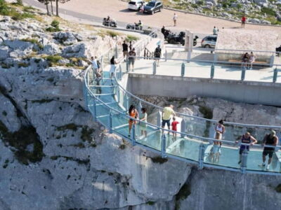 Skywalk Tuk-Tuk Tour with Skip-the-Line Ticket