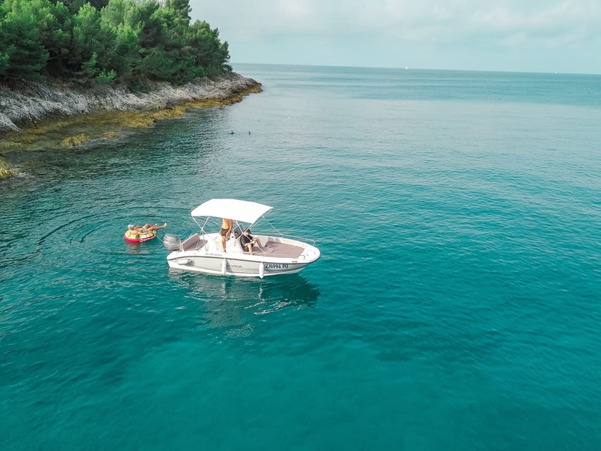 Medulin: Morning on Speedboat with Cave & Island Snorkeling - Porer lighthouse and the rocky islet: views plus a guided photo moment