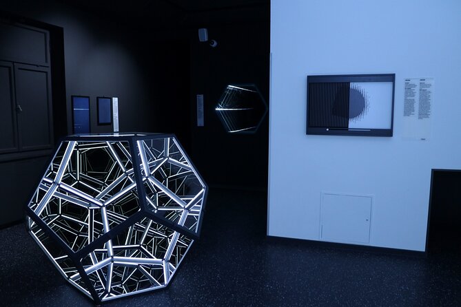 Museum of Illusions Zagreb - What “English offered” and Croatian-English captions really mean