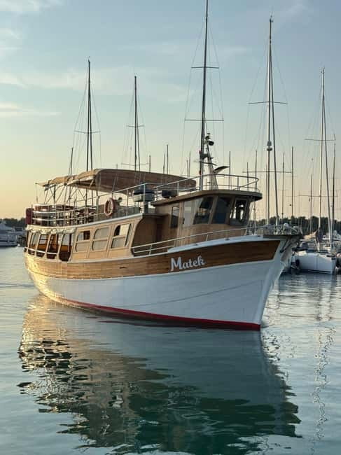 Novigrad: Lim Fjord & Rovinj Boat Trip with Lunch and Drinks - Morning Start in Novigrad: 9 am on the Harbour Dock