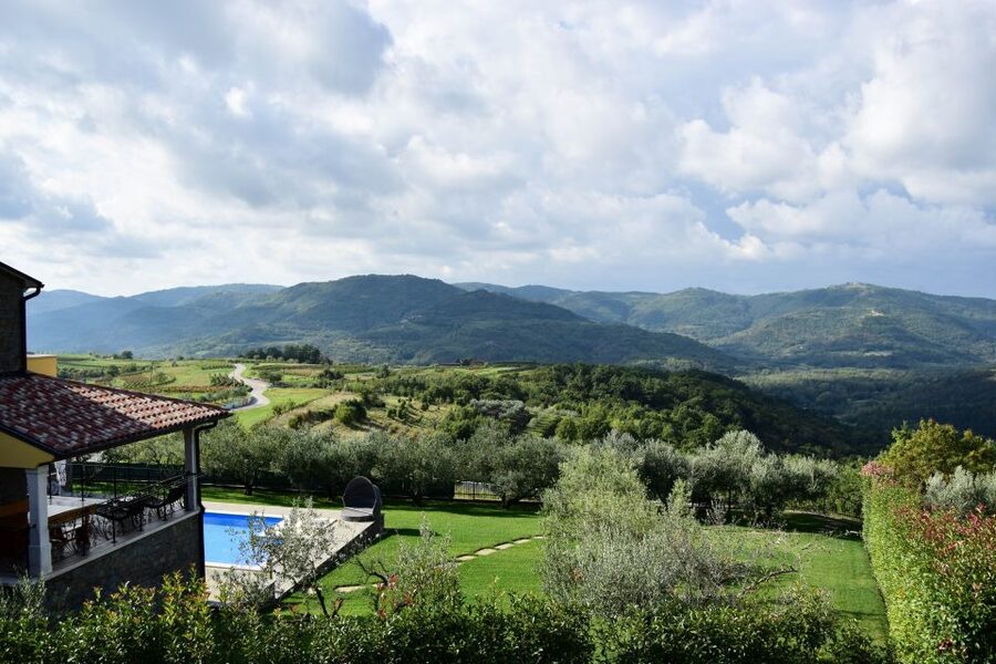 Paladini: Truffle Hunting Tour with 3-Course Tasting Menu - Should you book Paladini Truffle Hunting with 3 courses?