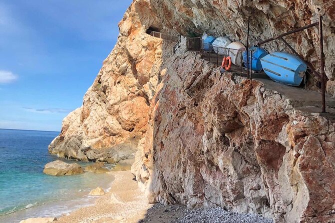 Picnic on Croatian Secret Beach - The cold bag picnic: why the timing and format matter