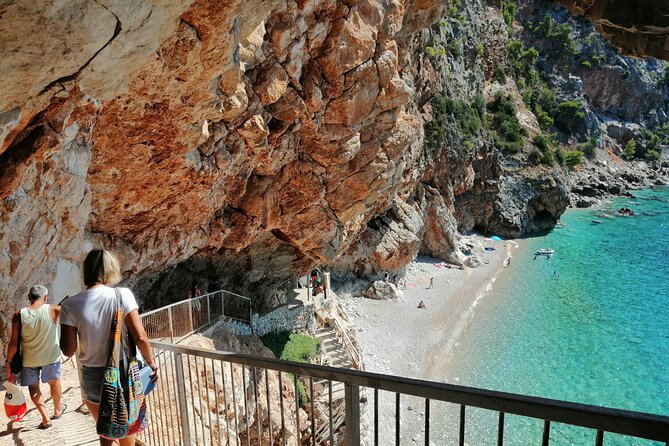 Picnic on Croatian Secret Beach - The 500m descent to the beach: plan it like a hike