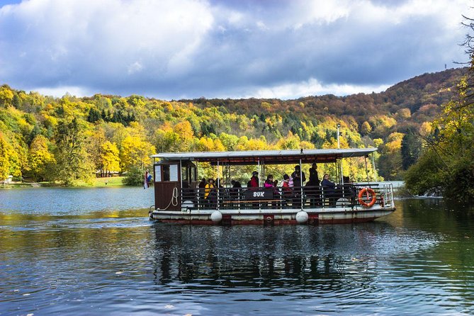 Plitvice Lakes 3,5h tour with panoramic boat ride - Electric Train and Smart Timing in a 3.5-hour Day
