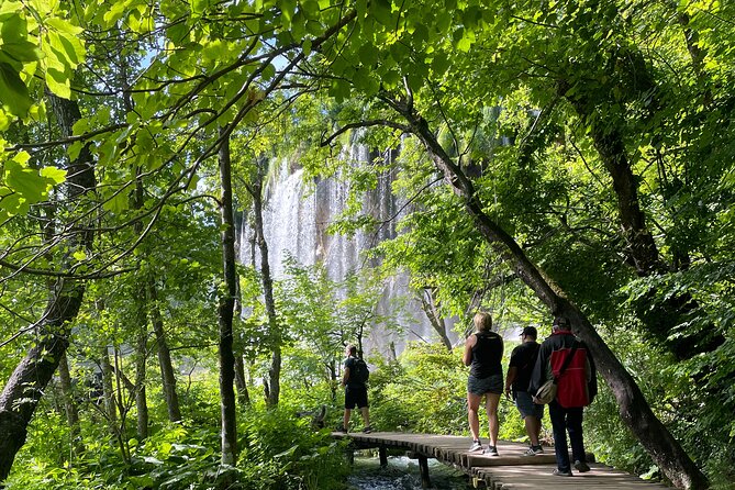 Plitvice Lakes with Ticket & Rastoke Guided Tour from Zagreb - Plitvice Lakes guided walk: how the park route really works