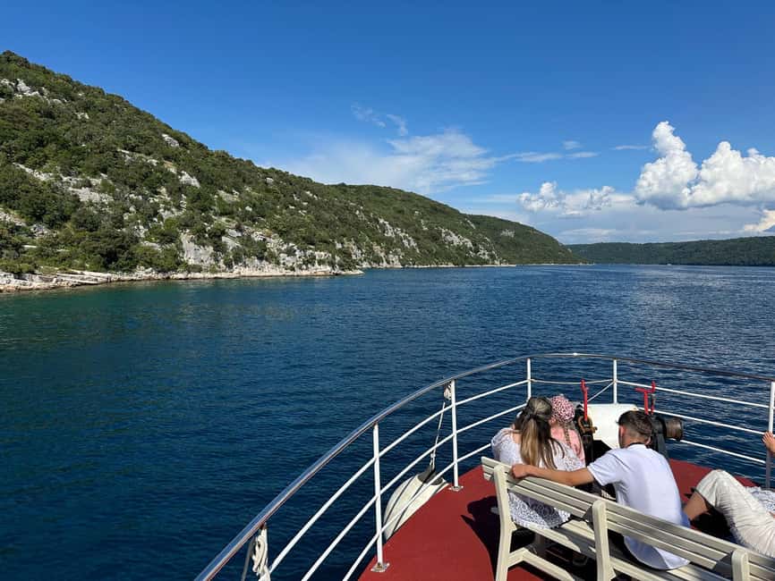 Poreč: Boat tour to Rovinj with lunch and drinks - Lunch onboard: grilled mackerel, chicken breast, or mixed vegetables
