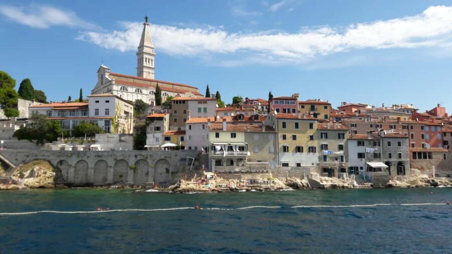 Poreč: Boat tour to Rovinj with lunch and drinks - Rovinj at your pace: old town wandering and St Euphemia
