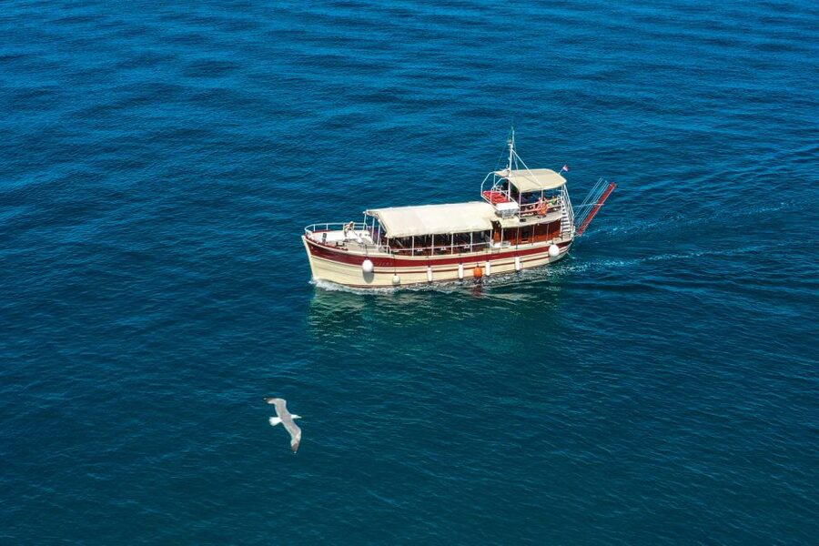 Poreč: Panoramic Morning Cruise Among 20 Islands with Drinks - Comfort, seasickness, and the reality of wind