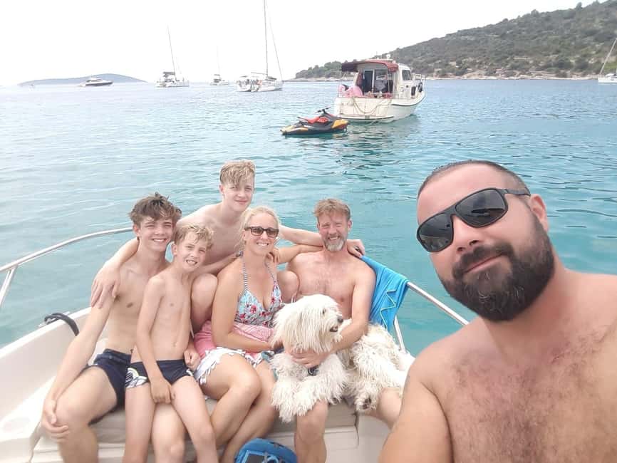 Private Boat Tour with Customized Itinerary from Split - The skipper and English-speaking guidance: why it improves the day