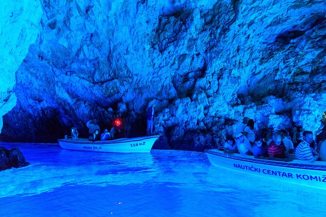 Private Luxury boat from Hvar, Brač and Split - The midday win: snacks, drinks, and the lunch plan