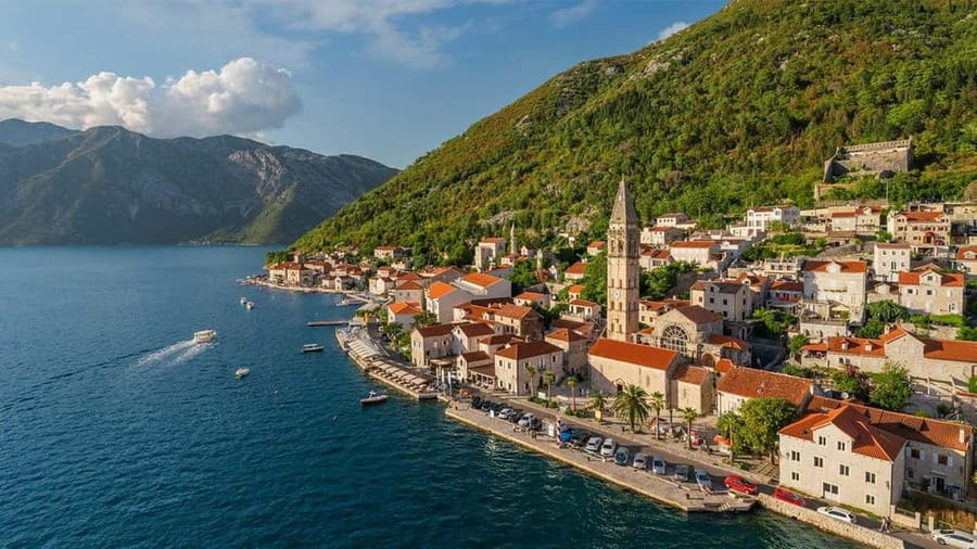 Private Montenegro Tour & Boat Ride – Costumizable Adventure - The guide and English audio mix: what that means on the ground