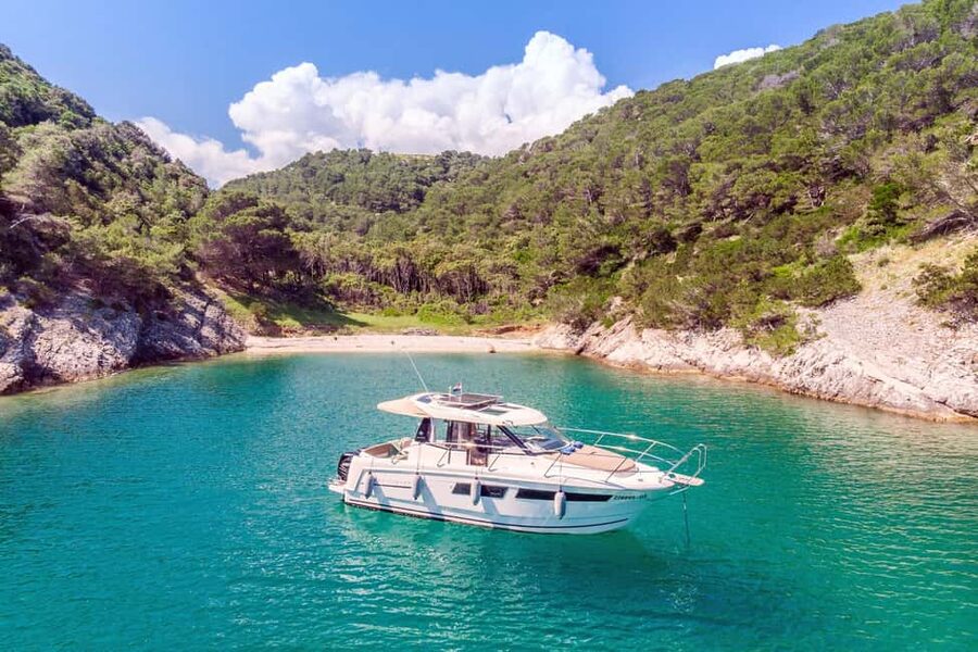 Private speedboat tours Sea Symphony - Pokrivenik Bay and the Little Blue Cave Glow