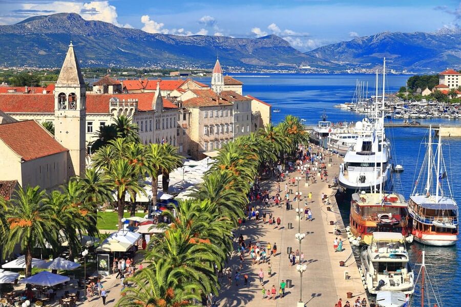 Private Trogir walking tour with LOCAL guide - The local taste stop, traditional cookies in a neighborhood shop