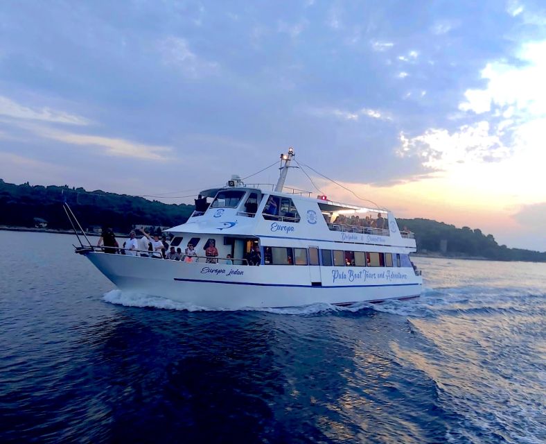 Pula: Dolphin Watching in Brijuni Park with Dinner & Drinks - Dinner on the water: what you actually get for the price