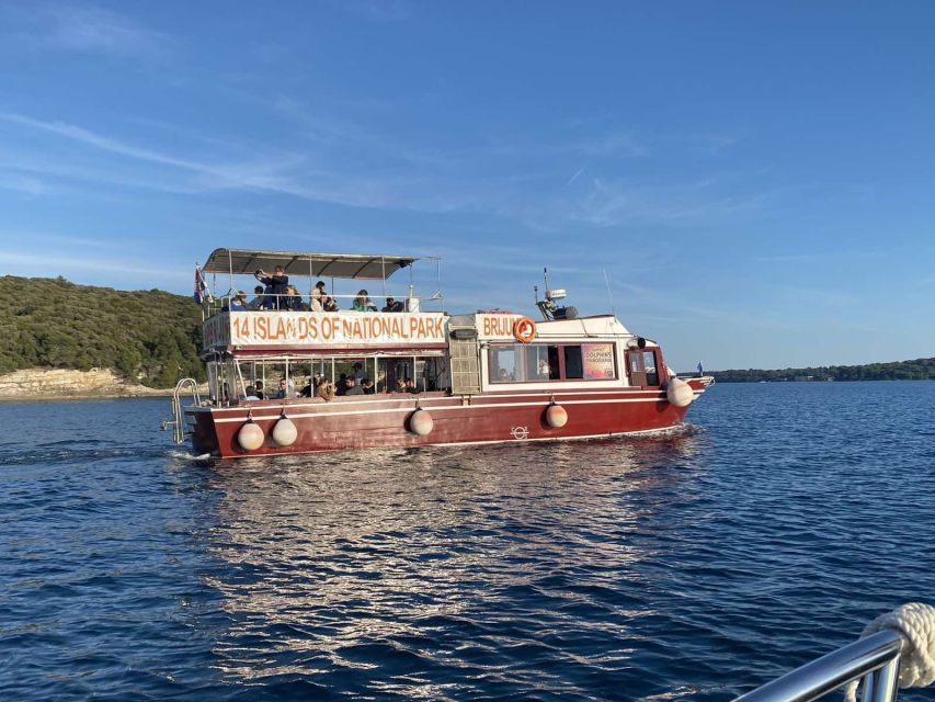 Pula: Harbor Cruise with unlimited Drinks - Cruising Past the Military Base and Coastal Monuments