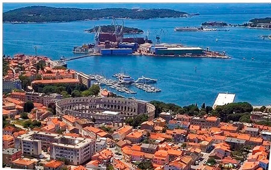 Pula: Harbor Cruise with unlimited Drinks - Pula Breakwater: The Long Stone Wall With Big Purpose