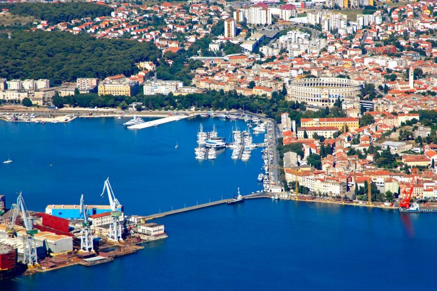 Pula: Harbor Cruise with unlimited Drinks - The Audio Guide: Useful, But Prepare to Do Some Listening Yourself