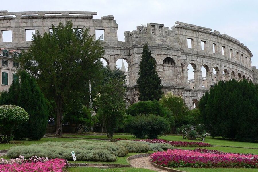 Pula: Historic Walking Tour with Local Guide & City Views - Group size, questions, and a guide who can adapt