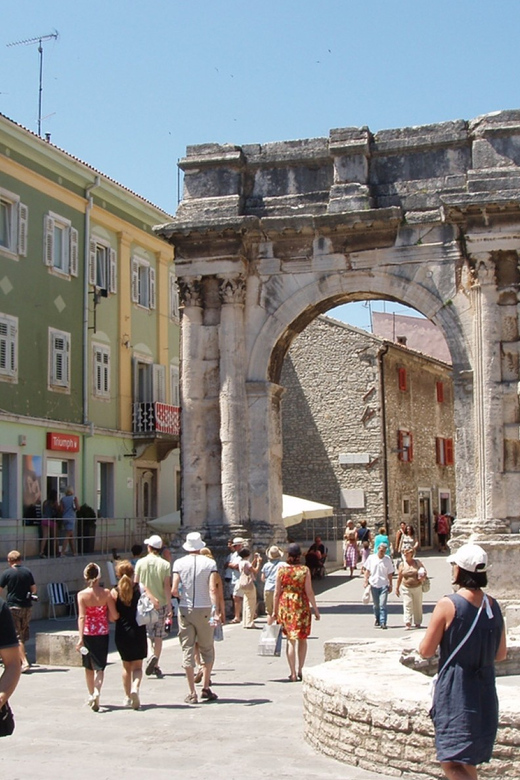 Pula: Old Town Walking Tour for Foodies with Dinner and Wine - Key highlights at a glance