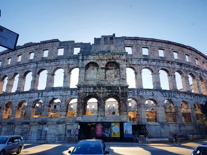 Pula: Old Town Walking Tour for Foodies with Dinner and Wine - Five food stops and a full 5-course dinner, built for walking