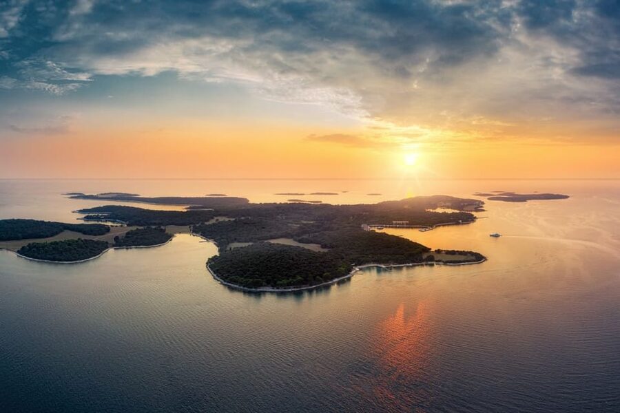 Pula: Sunset Dolphin Watching Boat Tour around N.P Brijuni - Drinks, the boat size, and why this trip feels different