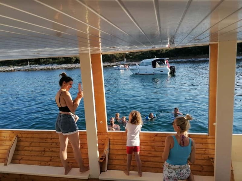 Pula Verudela: Glass-Bottom Boat and Swim with Fish Tour - The crew and the vibe: friendly guides make the difference