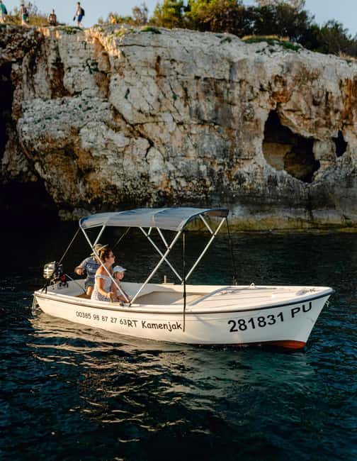 Rent a boat up to 6 person on Cape Kamenjak Nature Park - Skipper-Free Boat Freedom in Cape Kamenjak Nature Park