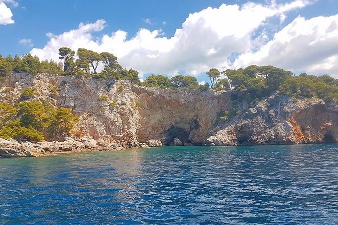 Rent a speed boat and explore beaches and coves of Elaphiti Islands - What’s Included on Board: Sunshade, Fridge, Drinks, and Snorkeling Gear