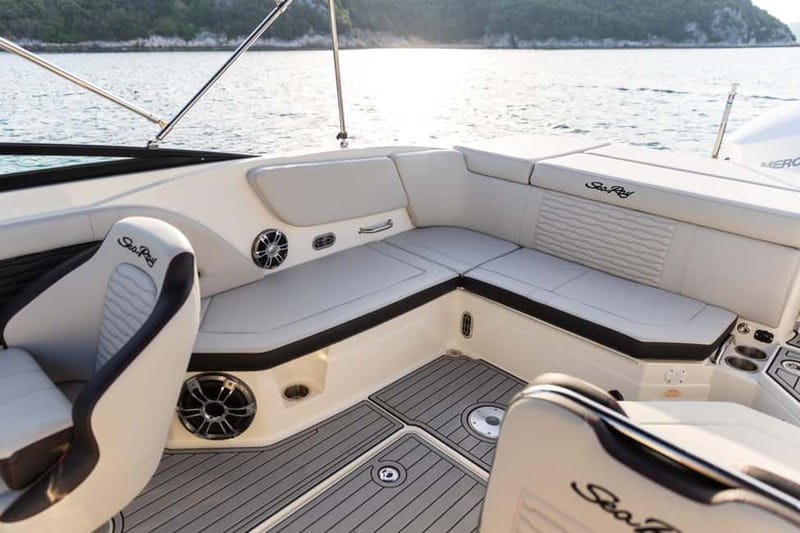 Rovinj: Dolphin Watching Sunset Speedboat Tour with Drinks - How the 90 minutes move, stop by stop