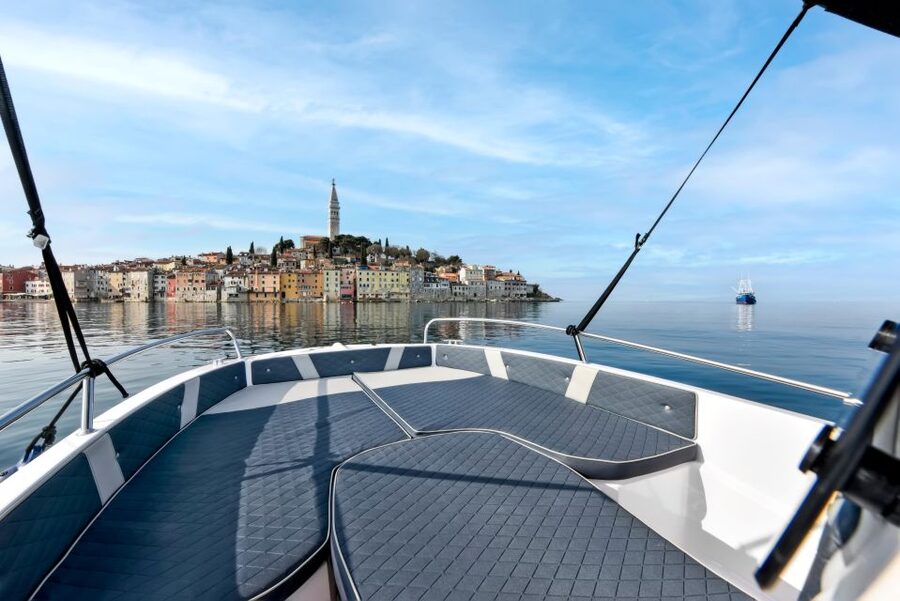 Rovinj: Dolphin Watching Sunset Speedboat Tour with Drinks - If dolphins don’t show up, you still have options