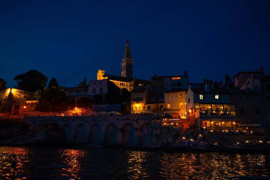 Rovinj: Luxury Old Town Night Cruise with Drinks - Old Town Sparkles Up Close: The Main Photo Moment