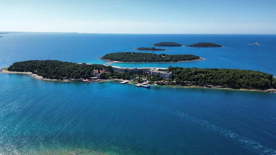 Rovinj: Red Island and Pirate Cave speedboat tour - Red Island Break: What to Expect on St. Andrew and Maškin Islands