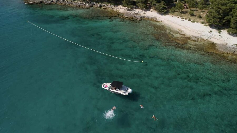 Rovinj: Rovinj Archipelago and South Coves Speedboat Tour - Cliff jumping and tubing: choose your comfort level