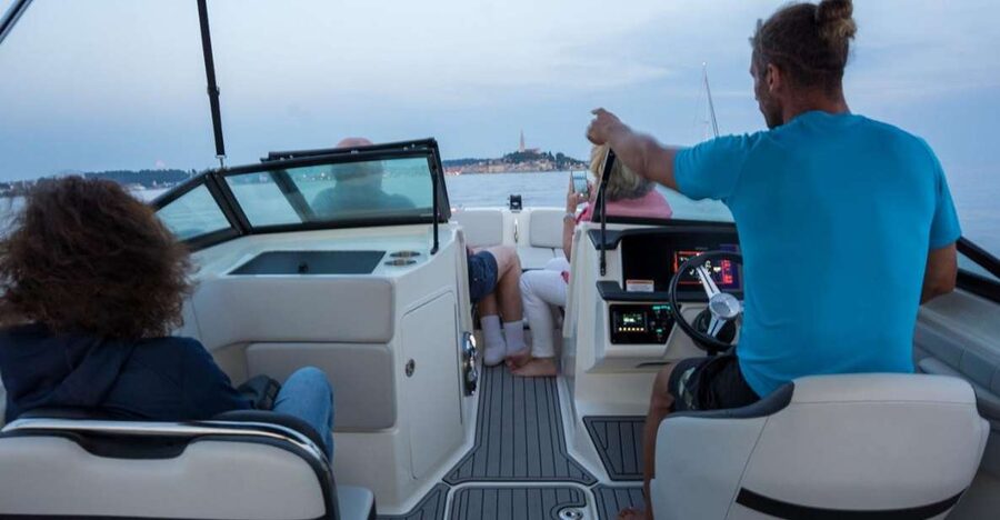 Rovinj: Sunrise Dolphins & Fishermen at Work Speedboat Tour - Meeting Points in Rovinj: getting to the right pier fast