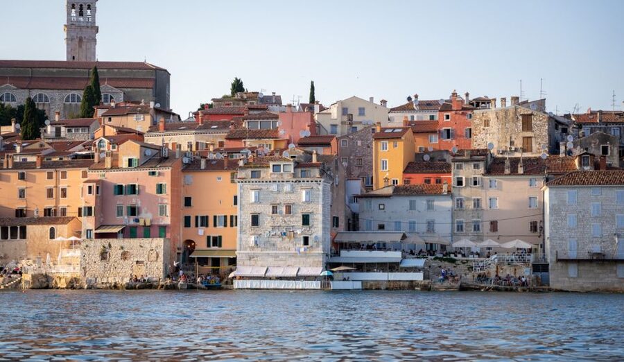 Rovinj: Sunrise Dolphins & Fishermen at Work Speedboat Tour - The 20-minute ride out to the fishing grounds
