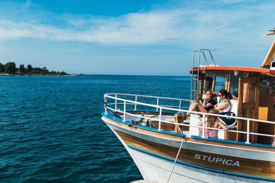 Rovinj: Sunset Cruise with Swim Stop, Drinks, and Fruits - Drinks, fruits, and snacks: real value for the price