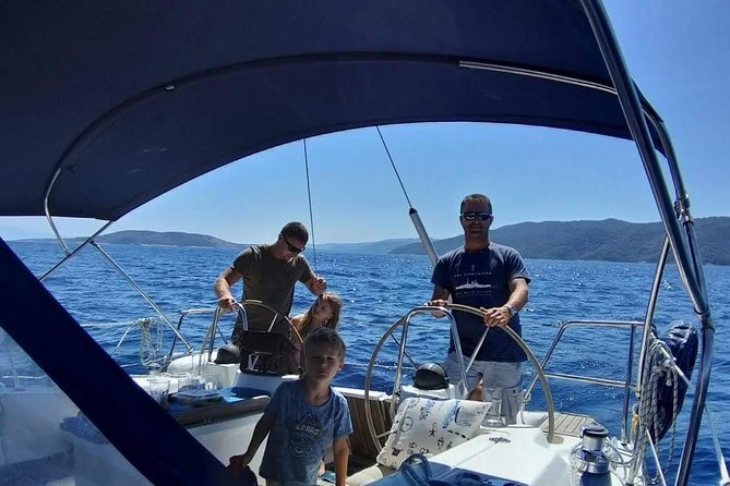 Sailboat tour to the islands - Taking the helm without feeling out of your depth