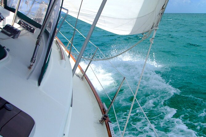 Sailboat tour to the islands - Price and value for a small-group sailboat day