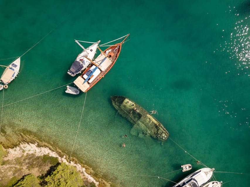 Shipwreck - Blue Lagoon All Inclusive + Trogir Walking Tour - Drinks onboard, comfort level, and the group vibe