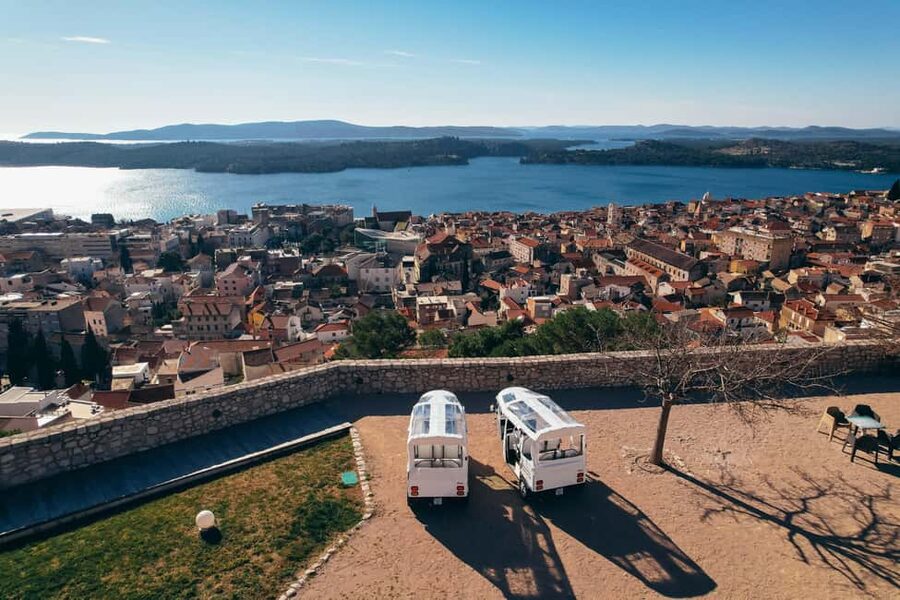 Šibenik: 3 hours City&wine tour, tasting and fortresses inc - Getting your bearings fast with an eco tuk tuk in Šibenik