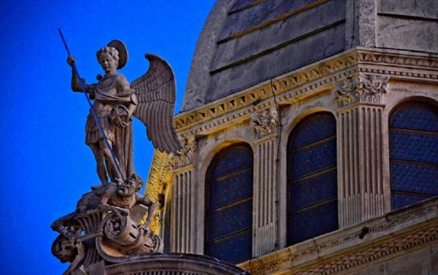 Sibenik: Guided Evening Walking Tour - Starting at gat Krka, then slipping into the old lanes